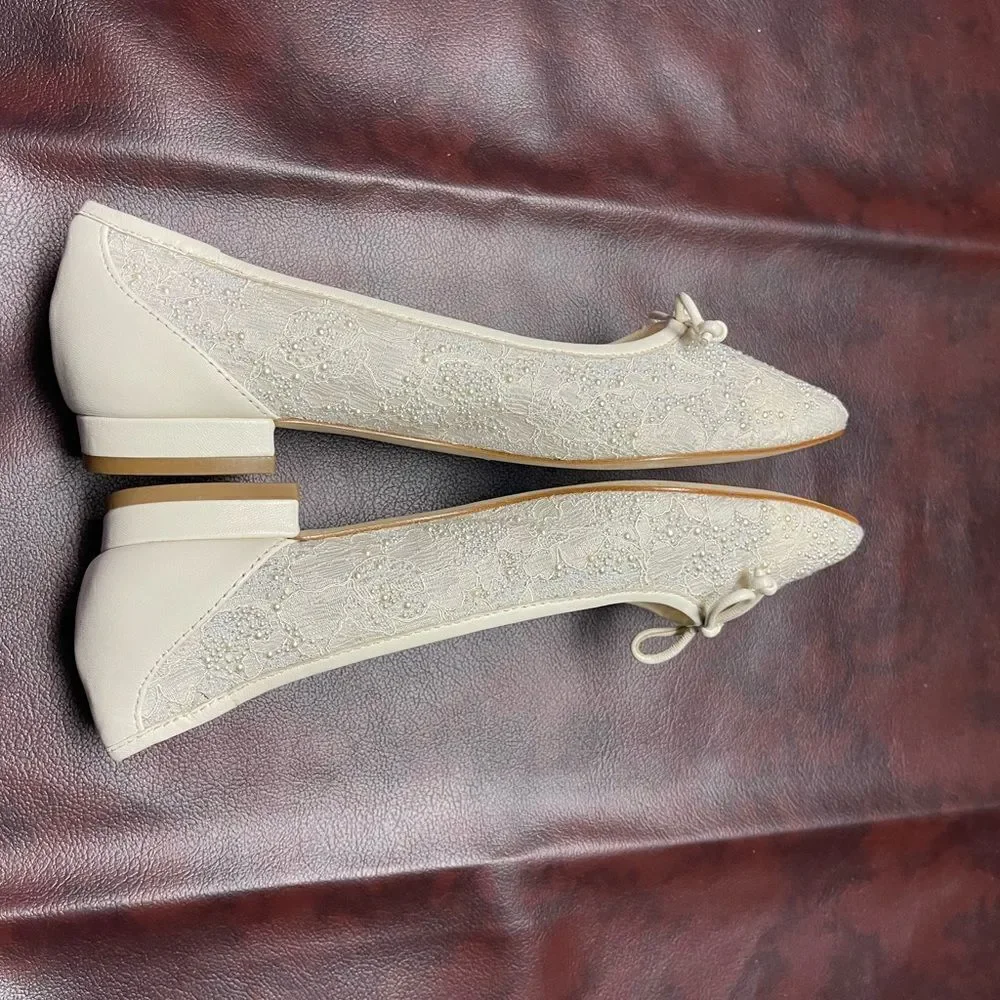 Antonio Melani new off white beige‎ lace embellished flats, size 6 1/2